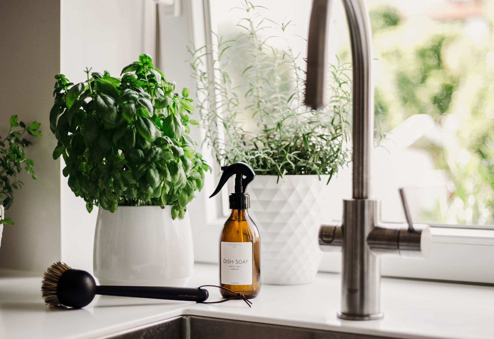 Geschirrspülmaschine oder per Hand spülen - Was ist nachhaltiger? - nordesign GmbH