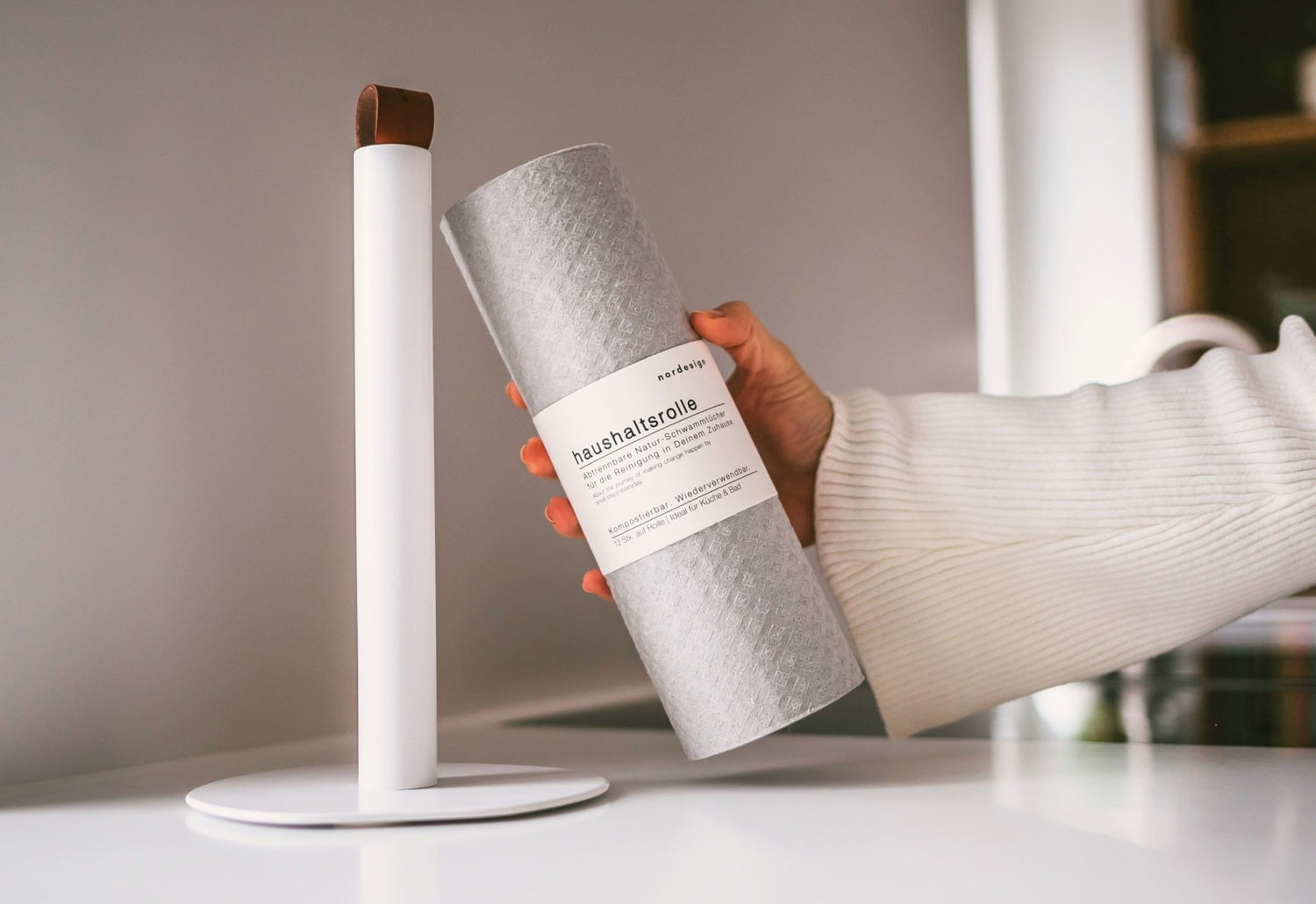 Küchenrollenhalter Stehend vs. Wandhängend: Ordnung und Organisation in der Küche - nordesign GmbH