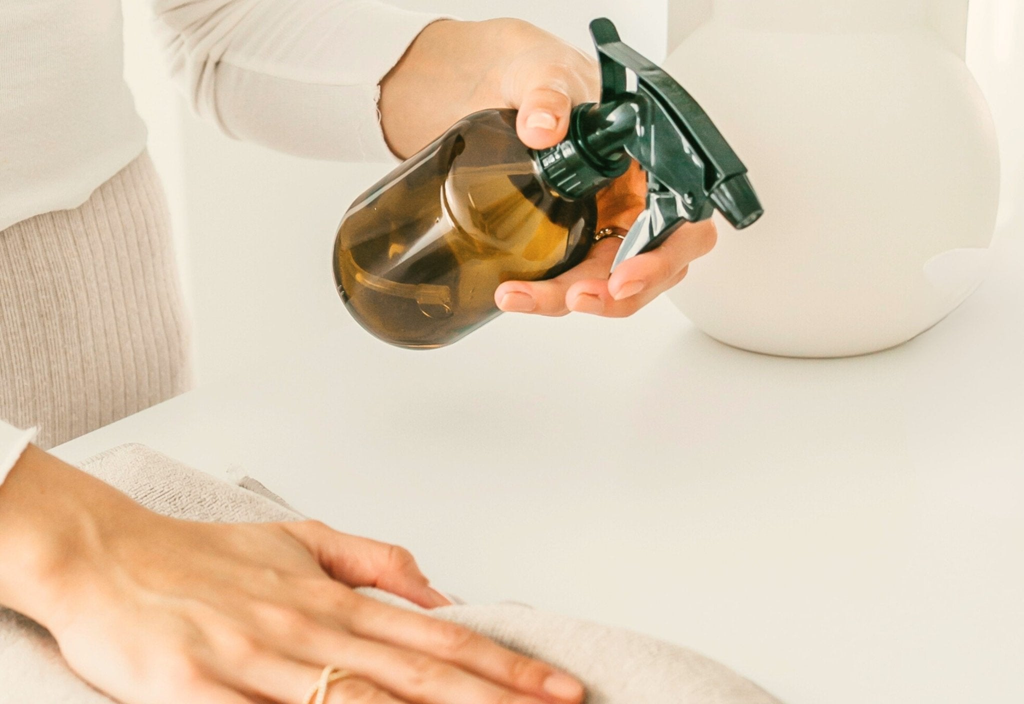 Multi-Talent: Unser Universalreiniger vereint natürliche Reinigungskraft mit skandinavischem Design - nordesign GmbH