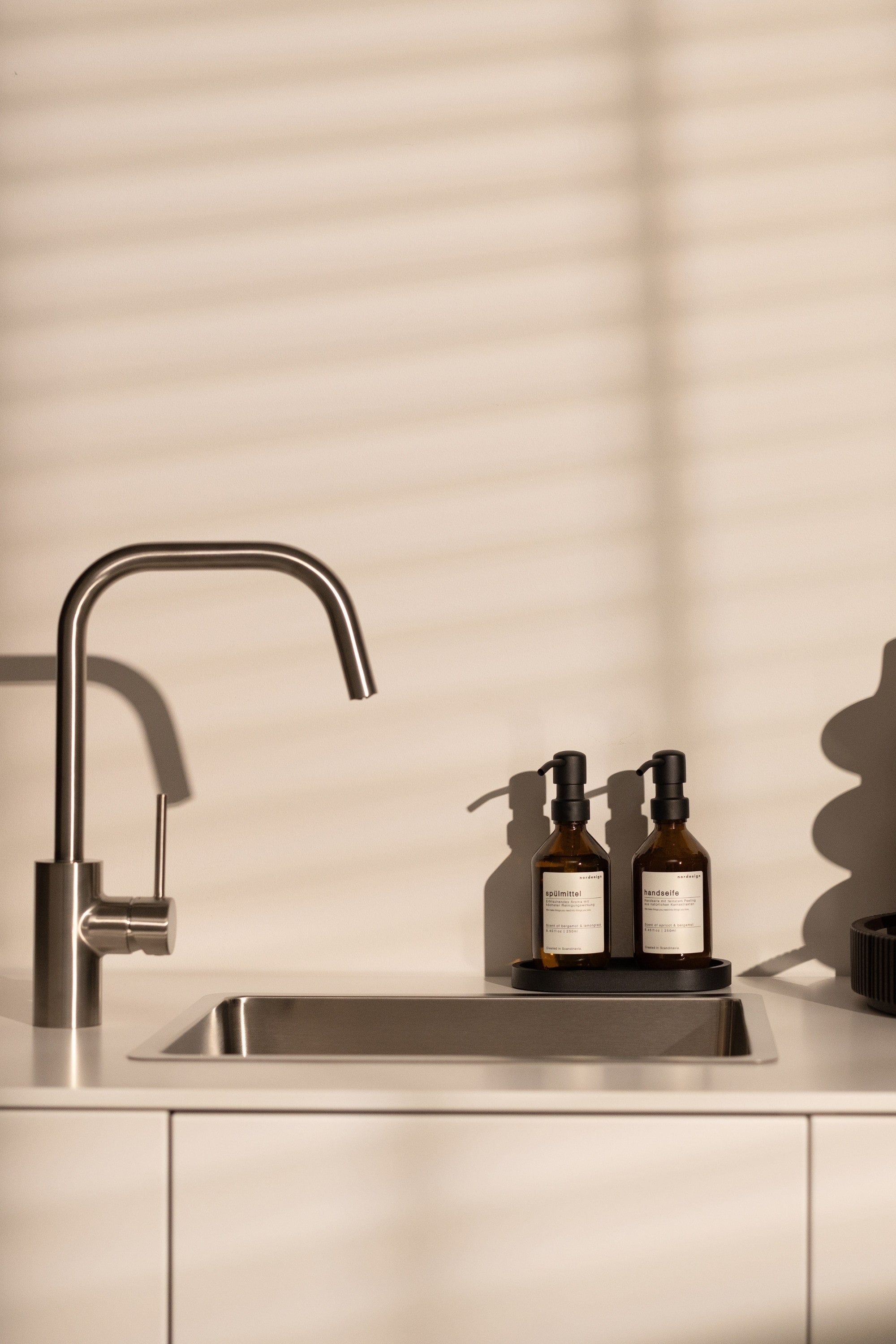 Spülmittel & Handseife mit Deko-Tablett (3-teilig)