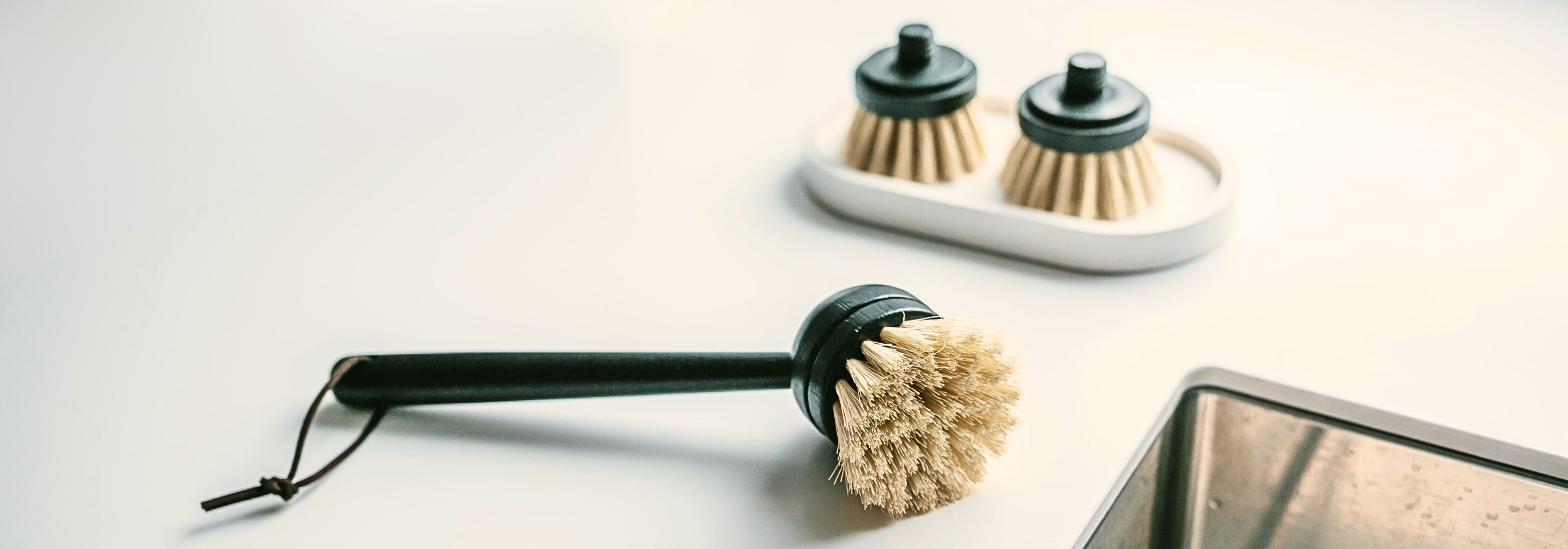 Unsere voll-kompostierbare Spülbürste aus Holz