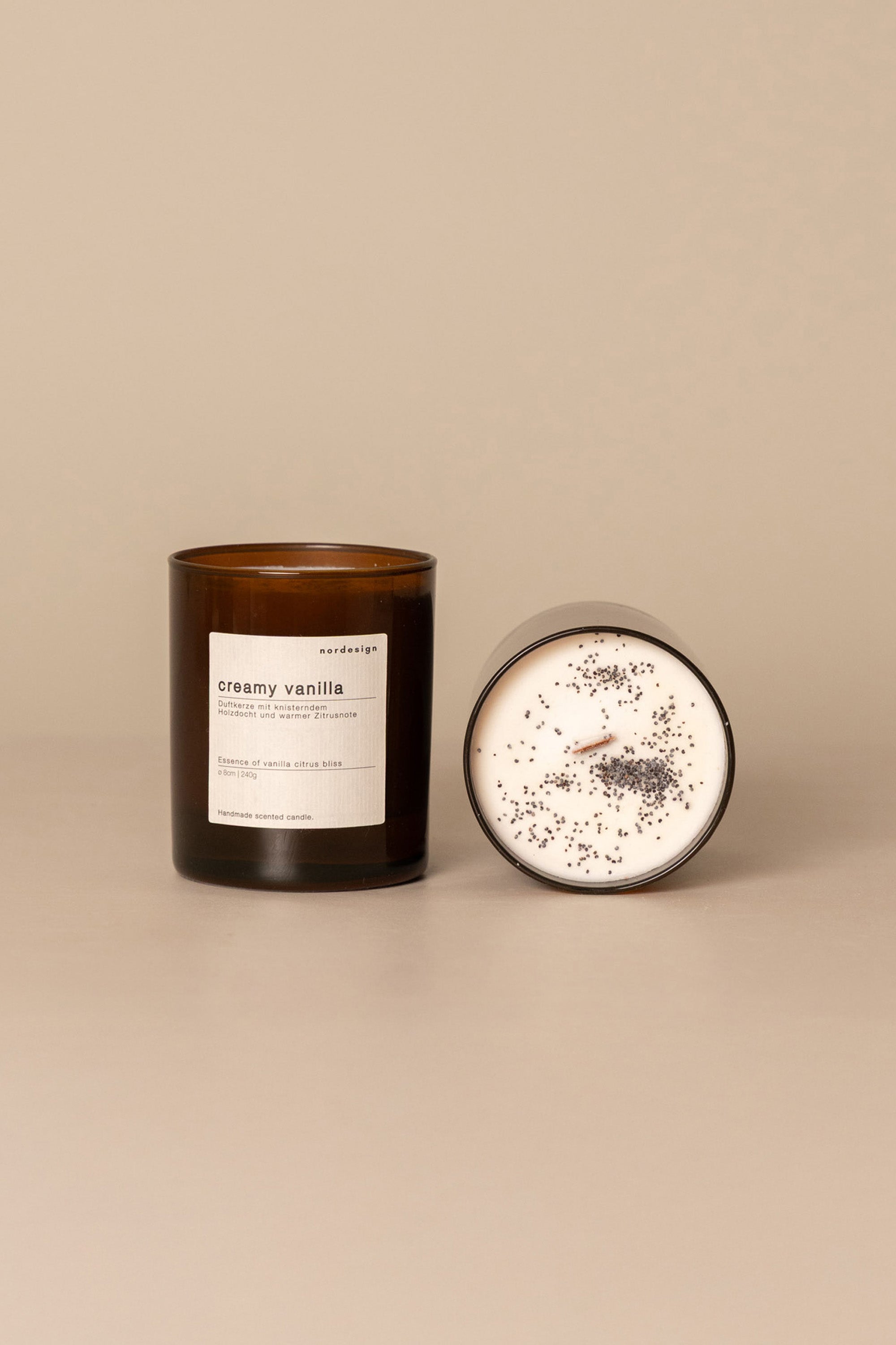 Duftkerze mit knisterndem Holzdocht