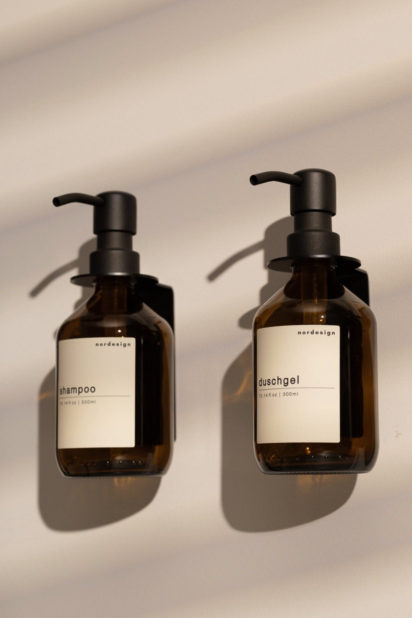 Maisonovo 3er Set Shampooflaschen zum Befüllen mit Wandhalterung Maisonovo 3er Set Shampooflaschen zum Befüllen mit Wandhalterung