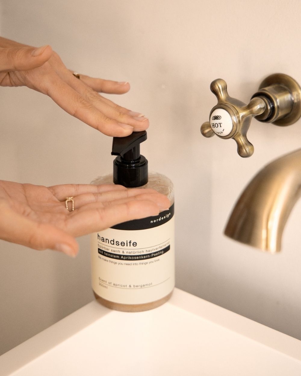 Handseife apricot & bergamot 300ml