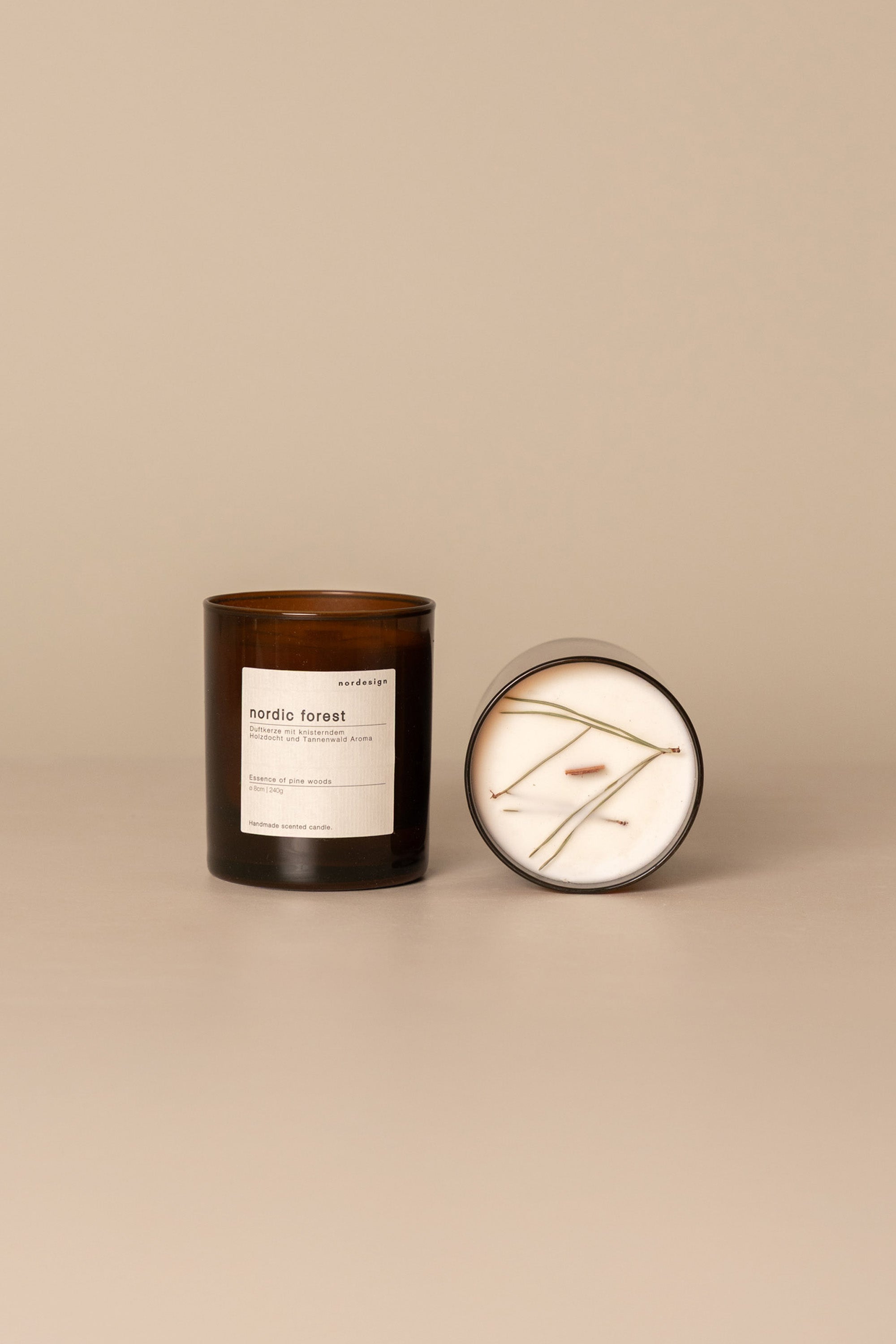 Duftkerze mit knisterndem Holzdocht