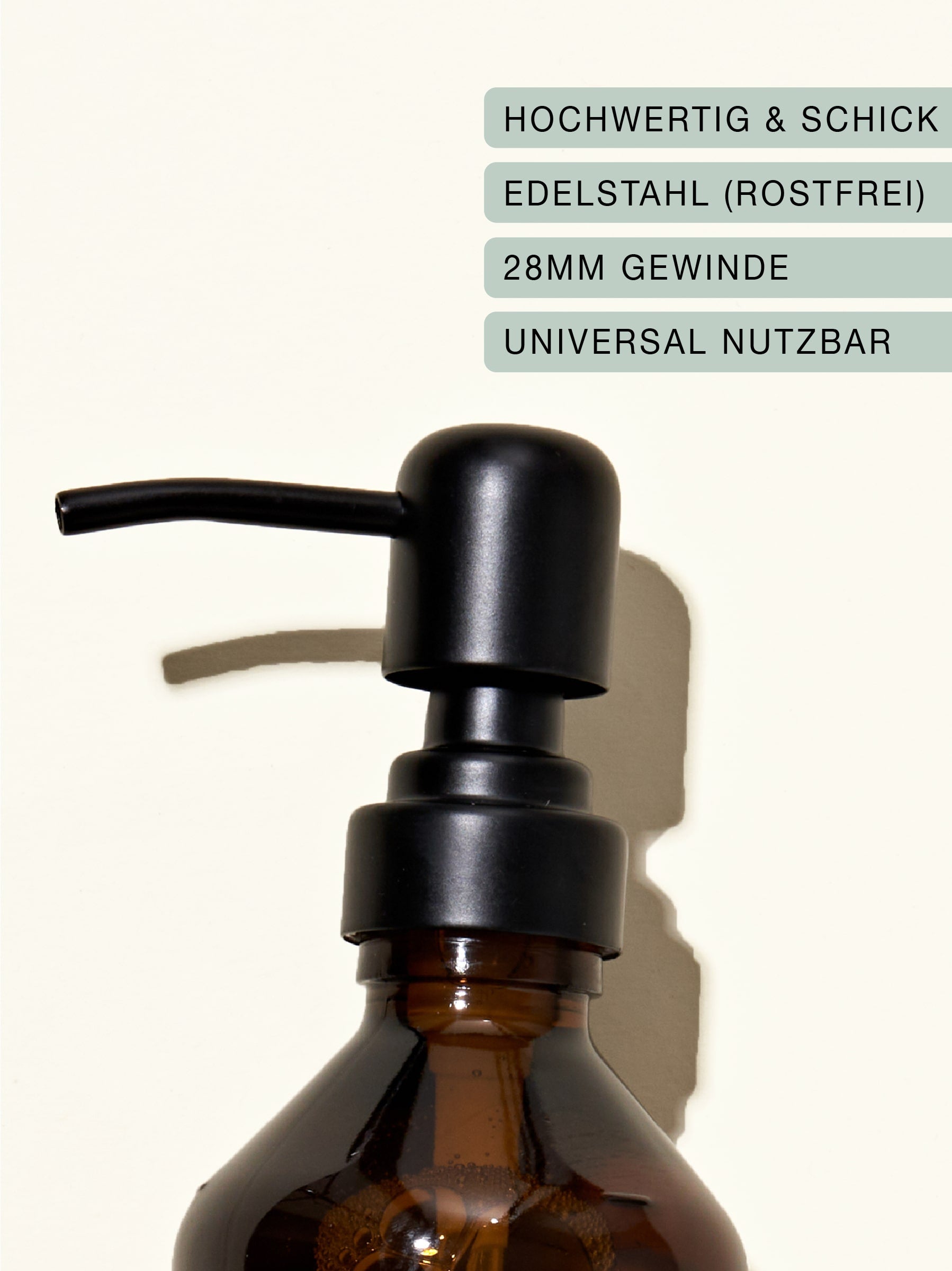 Edelstahl-Pumpspender auf einer Braunglasflasche
